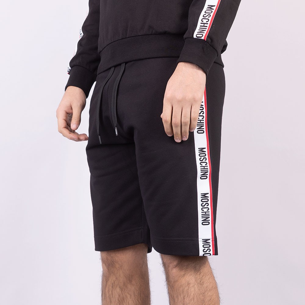 【送料&関税込】Moschino Logo Print Sweatshorts nm_4290187_100380_m