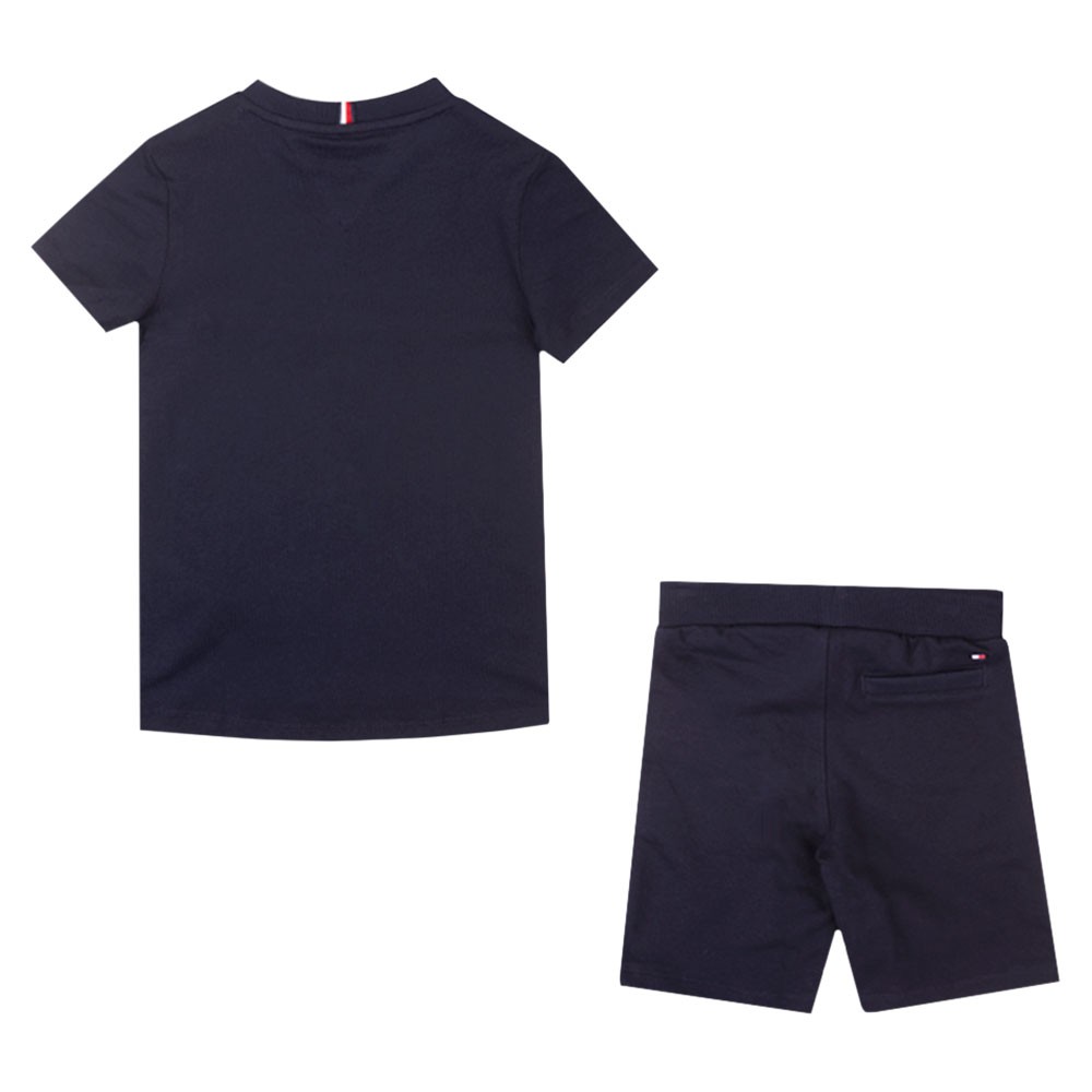Tween-Jungen Set Aus Schwarzer Shorts Und Hosenträgern Für Den Sommer