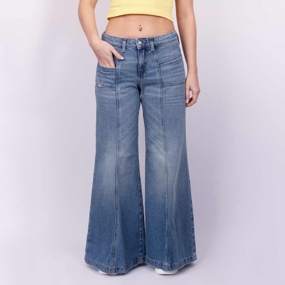 D-AKII Flare Jeans