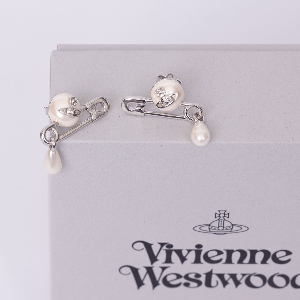 Claude Small Stud Earrings